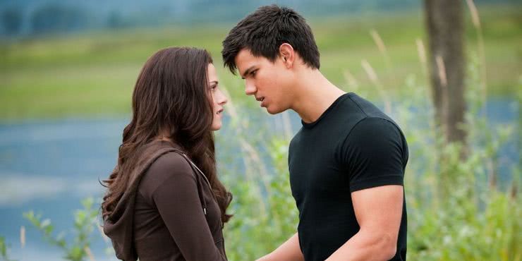 Jacob (Taylor Lautner) e Bella (Kristen Stewart) em Eclipse (Reprodução