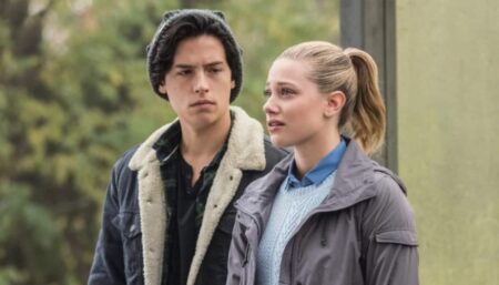 Jughead (Cole Sprouse) e Betty (Lily Reinhart) em Riverdale (Reprodução)