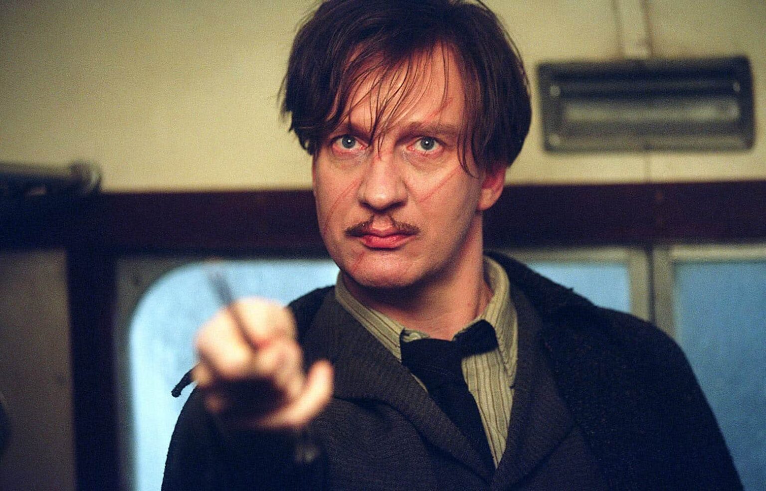 Conheça curiosidades sobre os lobisomens de Harry Potter Remo Lupin (David Thewlis) em A Saga Harry Potter (Reprodução)
