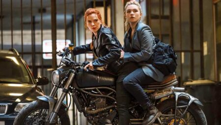 Scarlett Johansson e Florence Pugh em cena de Viúva Negra (Divulgação / Marvel)