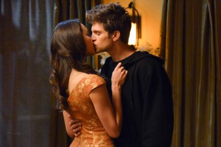 Spencer (Troian Belisario) e Toby (Keegan Allen) em Pretty Little Liars (Reprodução)