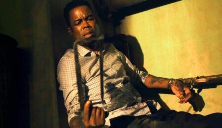 Chris Rock fala sobre mudanças entre Maquina Mortífera 4 e Espiral Chris Rock em Espiral: O Legado de Jogos Mortais (Divulgação)