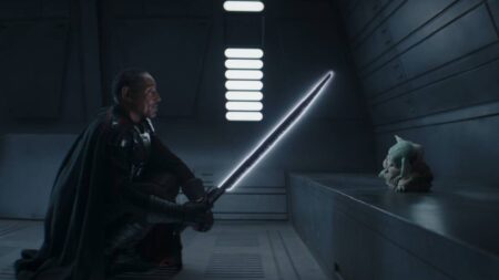 Moff Gideon (Giancarlo Esposito) e Groku em The Mandalorian (Reprodução / Disney+)