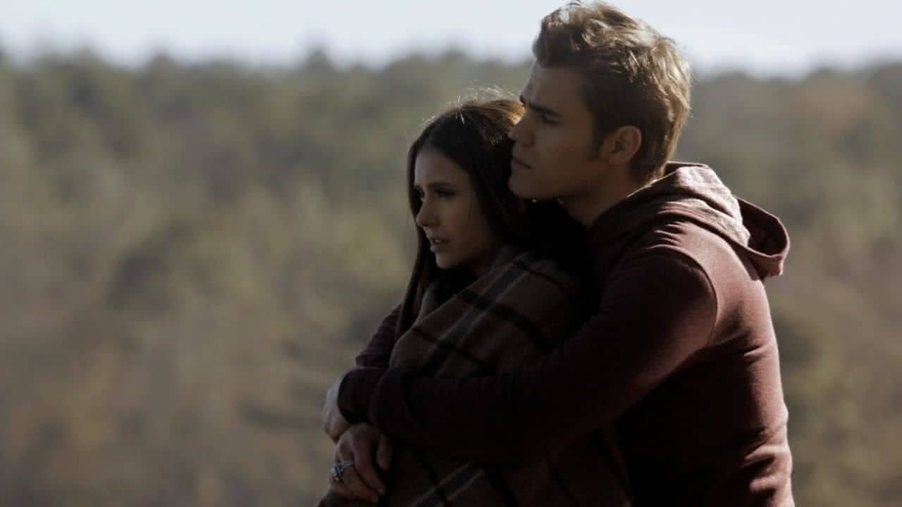 Stefan (Paul Wesley) e Elena (Nina Dobrev) em The Vampire Diaries (Reprodução)