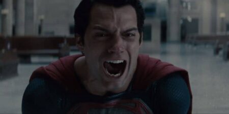 Superman (Henry Cavill) em O Homem de Aço (Reprodução)