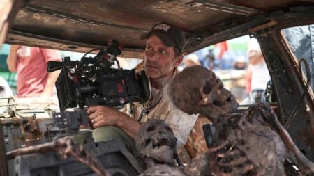 Zack Snyder não quer entregar Liga da Justiça para outro diretor Zack Snyder nos bastidores de Army of The Dead