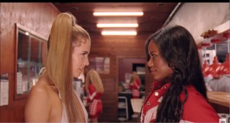 Taylour Paige and Riley Keough em Zola (Reprodução)