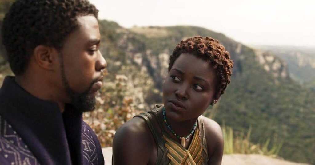 Chadwick Boseman e Lupita Nyong'o em Pantera Negra (Reprodução / Marvel)