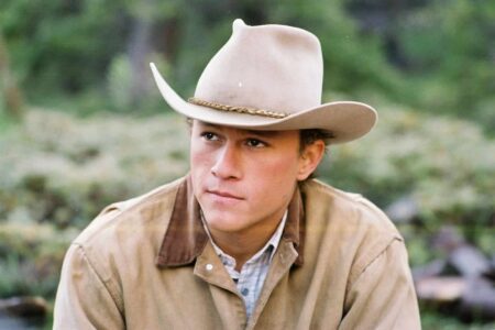 Roqueiro é acusado de manter Heath Ledger vivo em casa Heath Ledger em O Segredo de Brokeback Mountain (Reprodução)