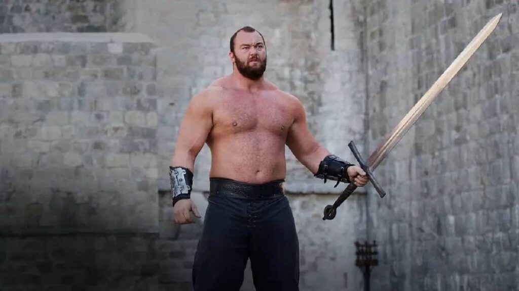Montanha de Game of Thrones perde 45 kg e mostra corpo sarado Hafthór Júlíus Björnsson em Game of Thrones (Reprodução)