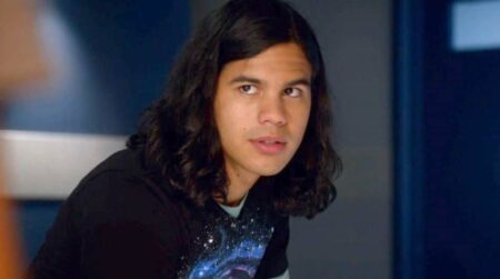 The Flash | Ator descreve saída da série como “sinergia” com personagem Cisco (Carlos Valdes) em The Flash (Reprodução / The CW)