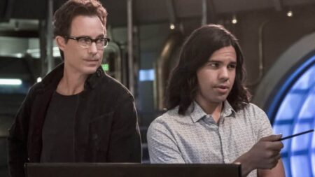 Saída de atores muda final da temporada de The Flash Tom Cavanagh e Carlos Valdes