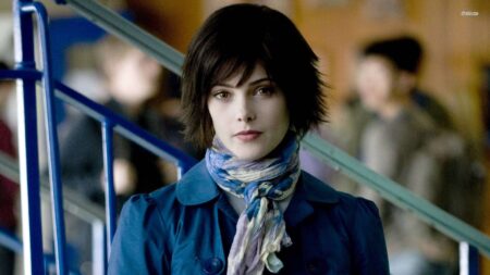 Alice Cullen (Ashley Greene) em A Saga Crepúsculo (Reprodução)