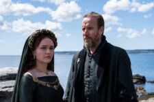 Alicent Hightower (Olivia Cooke) e Otto Hightower (Rhys Ifans) House of the Dragon (Reprodução / HBO)
