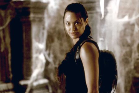 Angelina Jolie revela por que participou de filme fracassado Angelina Jolie como Lara Croft em Tomb Raider Divulgacao
