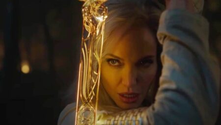 Angelina Jolie em cena de Os Eternos