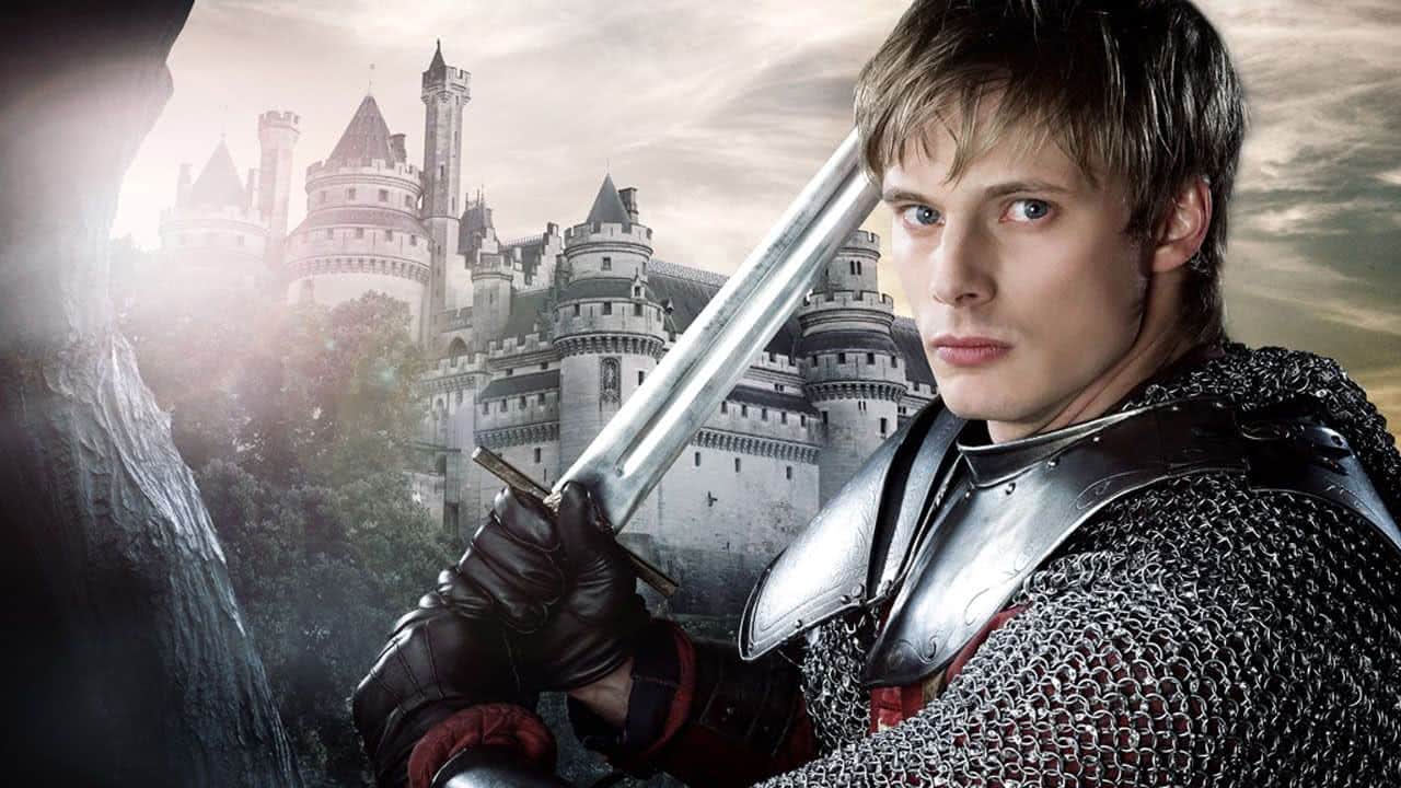 Arthur (Bradley James) em As Aventuras de Merlin (Reprodução)