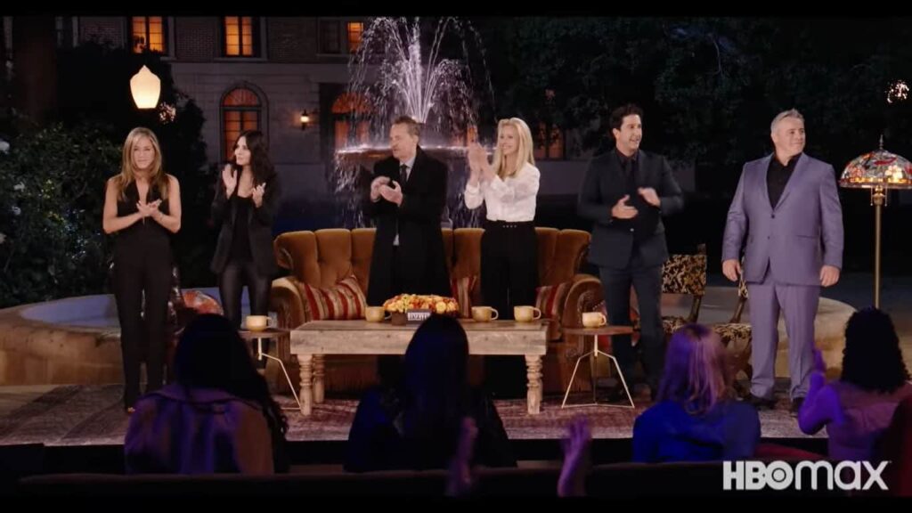 Lady Gaga cantando Smelly Cat é a maior surpresa de Friends: The Reunion Cena do trailer do especial Friends The Reunion Reproducao 2