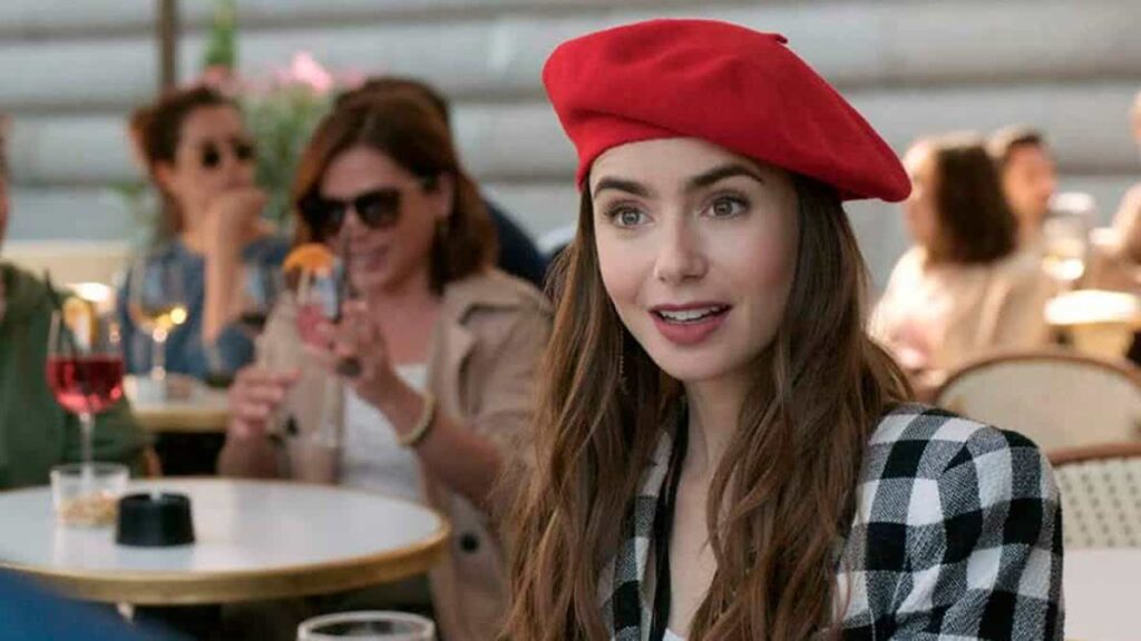 Emily (Lily Collins) em Emily in Paris (Reprodução)