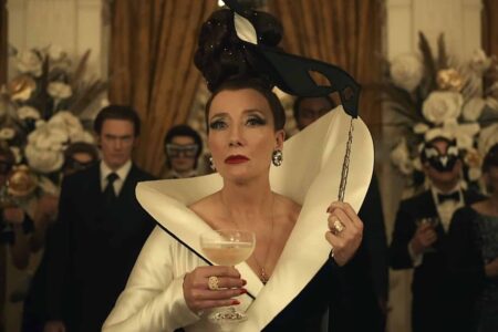 Emma Thompson como a Baronesa Von Hellman em Cruella Divulgacao