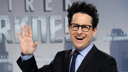 Série de J. J. Abrams na Apple TV+ é cancelada após demissão de protagonista J.J. Abrams