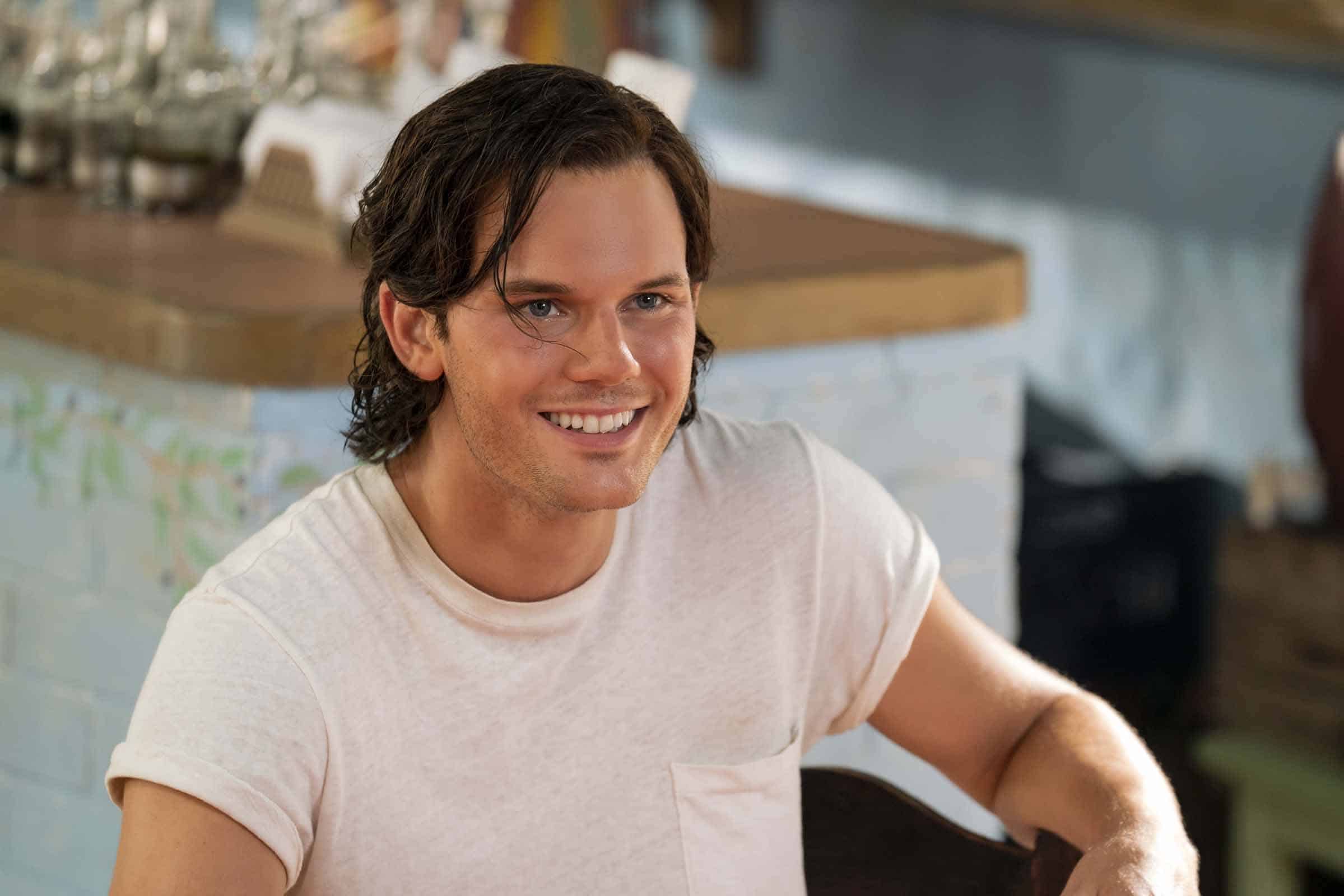 Jeremy Irvine em Mamma Mia 2 Reproducao