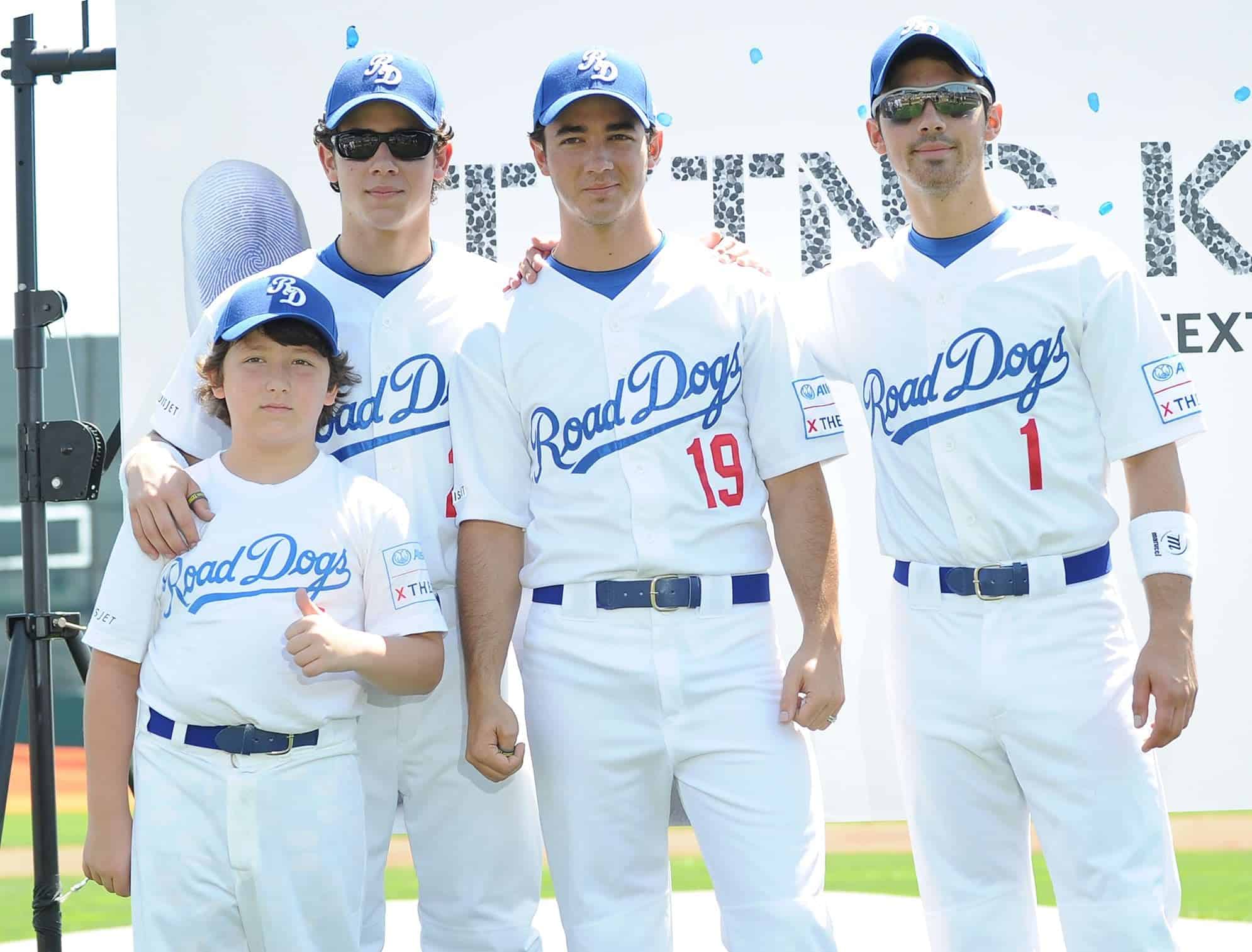 Canal de TV coloca Jonas Brothers um contra o outro em nova série 1 Jonas Brothers