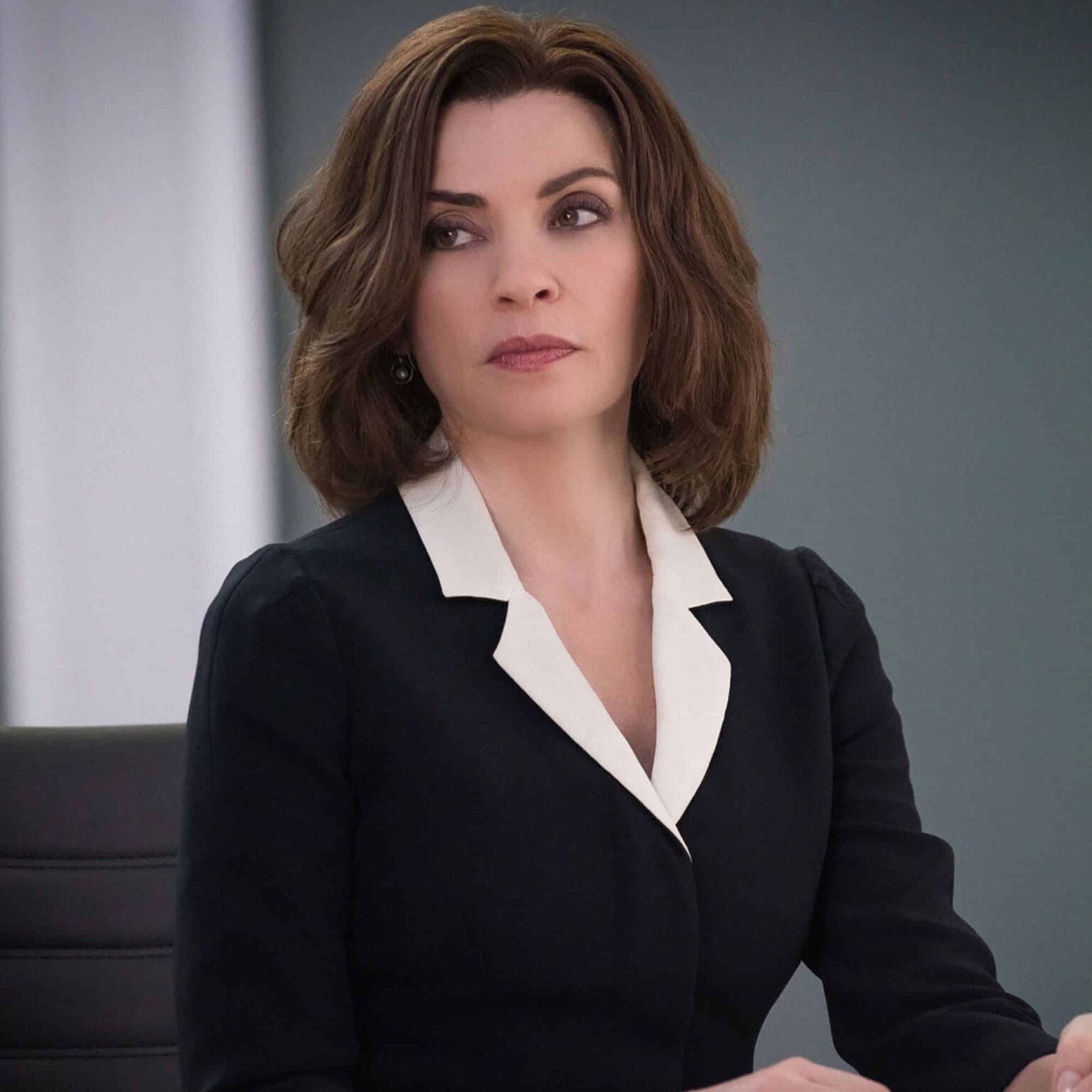 Julianna Margulies revela que Batman de George Clooney lhe proporcionou um doce momento com Joel Schumacher Julianna Margulies em The Good Wife Divulgacao