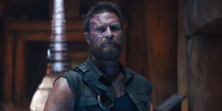 Kano (Josh Lawson) em Mortal Kombat (Reprodução)