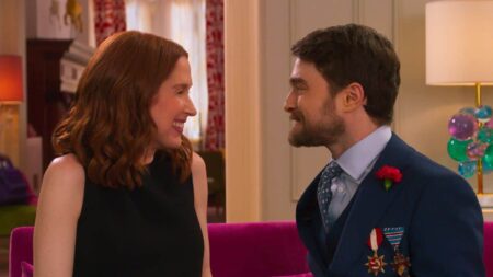 Umbreakable Kimmy Schmidt: todas as razões para os fãs amarem o especial Kimmy (Ellie Kemper) e Freddy (Daniel Radcliffe) em Umbreakable Kimmmy Schmidt (Reprodução)