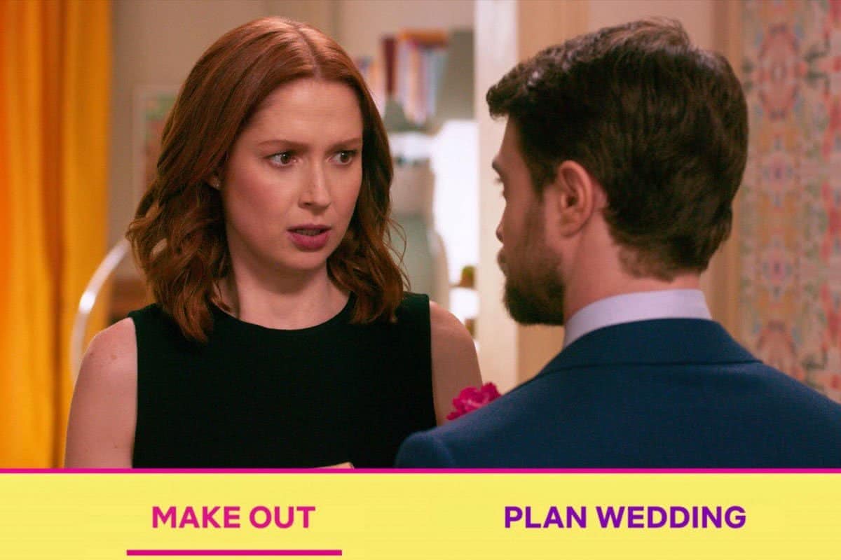 Curioso sobre Umbreakable Kimmy Schmidt? Aqui estão pontos sobre a série que nunca mudam até o final 1 Kimmy (Ellie Kemper) e Freddy (Daniel Radcliffe) em Unbreakable Kimmy Schmidt (Reprodução)