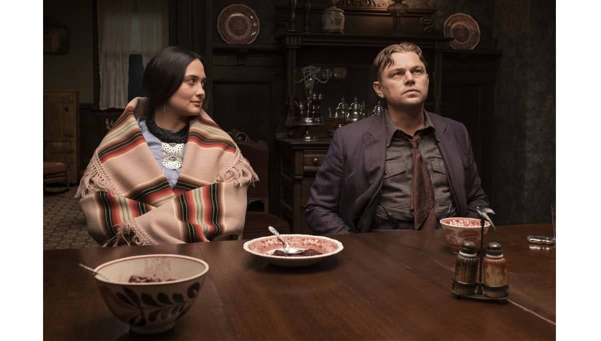 Divulgada primeira imagem de novo filme de Scorsese com Leonardo DiCaprio 1 Leonardo DiCaprio e Lily Gladstone em cena de Killers of the Flower Moon Divulgacao 1