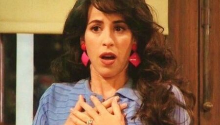 Friends: Intérprete de Janice revela que risada característica foi motivada por Matthew Perry Maggie Wheeler como Janice em Friends Reproducao