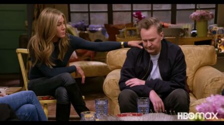 Matthew Perry ficou emocionado na filmagem de Friends The Reunion Reproducao