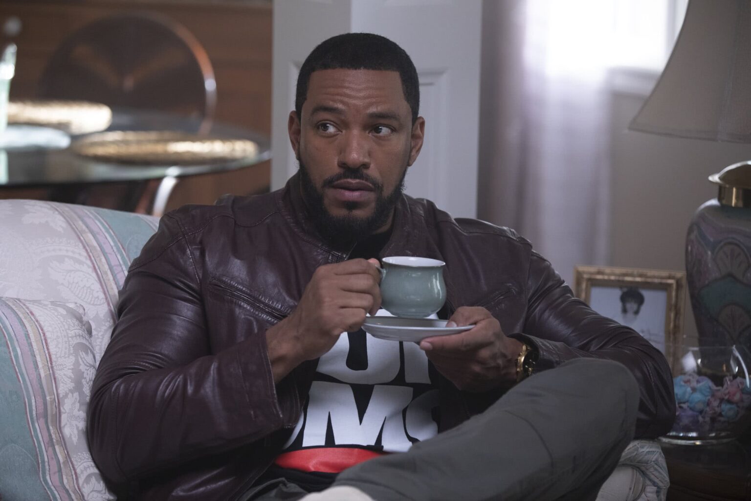 Descubra o que não faz sentido em Leitinho de The Boys Leitinho (Laz Alonso) em The Boys (Reprodução)