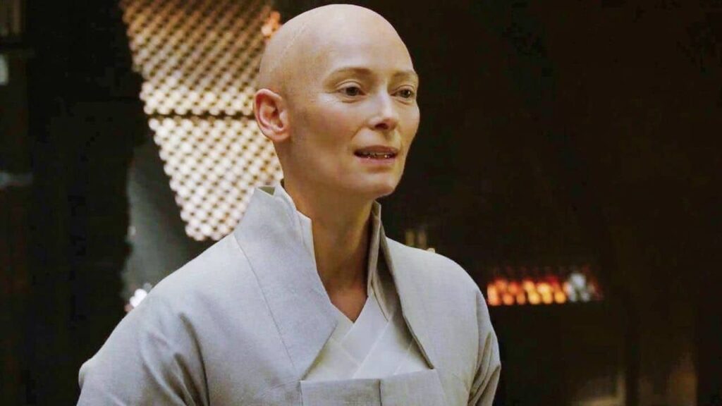 Doutor Estranho: atriz fala sobre críticas ao embranquecimento no seu personagem Tilda Swinton como A Ancia em Doutor Estranho Reproducao