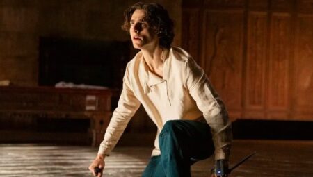 Duna poderá ter lançamento exclusivo somente nos cinemas Timothée Chalamet como Paul Atreides em Duna (Reprodução / Warner Bros.)