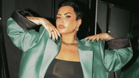Unidentified | Demi Lovato sai à procura de OVNIs no trailer de minissérie Demi Lovato