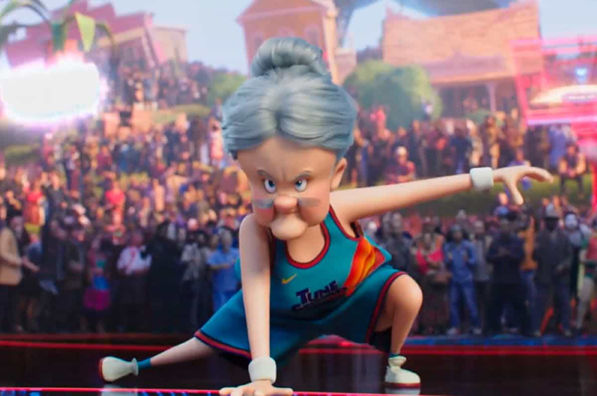 Melhores dicas de filmes que misturam desenho e live-action para quem é fã 1 Vovó em Space Jam: Um Novo Legado (Reprodução / Warner Bros.)