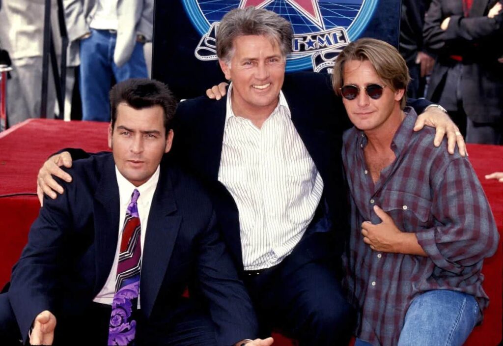 Martin Sheen relembra quando Laurence Fishburne salvou a vida de seu filho Charlie Sheen, Martin Sheen e Emilio Estevez (Divulgação)