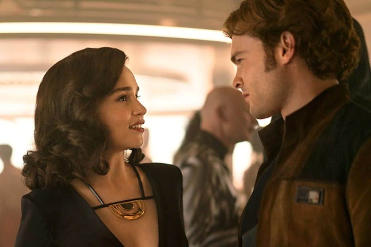 Emilia Clarke e Alden Ehrenreich em Han Solo: Uma História Star Wars (Reprodução / Lucasfilm)
