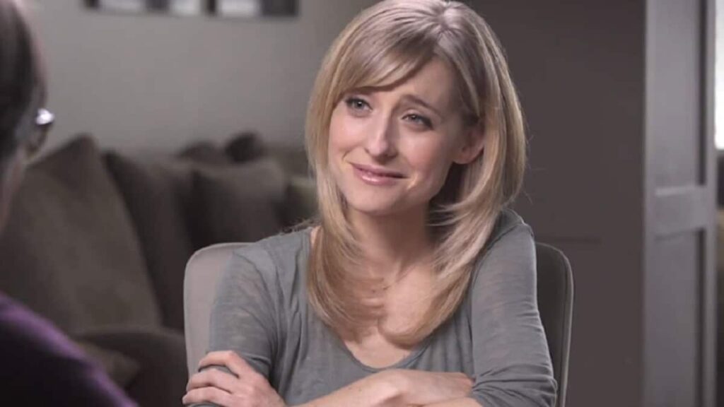 Líder de Seita associada à estrela de Smallville pagará indenização milionária Allison Mack Reproducao