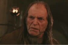Argus Filch (David Bradley) em Harry Potter (Reprodução)