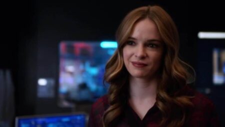 The Flash | Atriz assume duas funções na série e revela sensação Caitlin Snow (Danielle Panabaker) em The Flash (Reprodução / The CW)