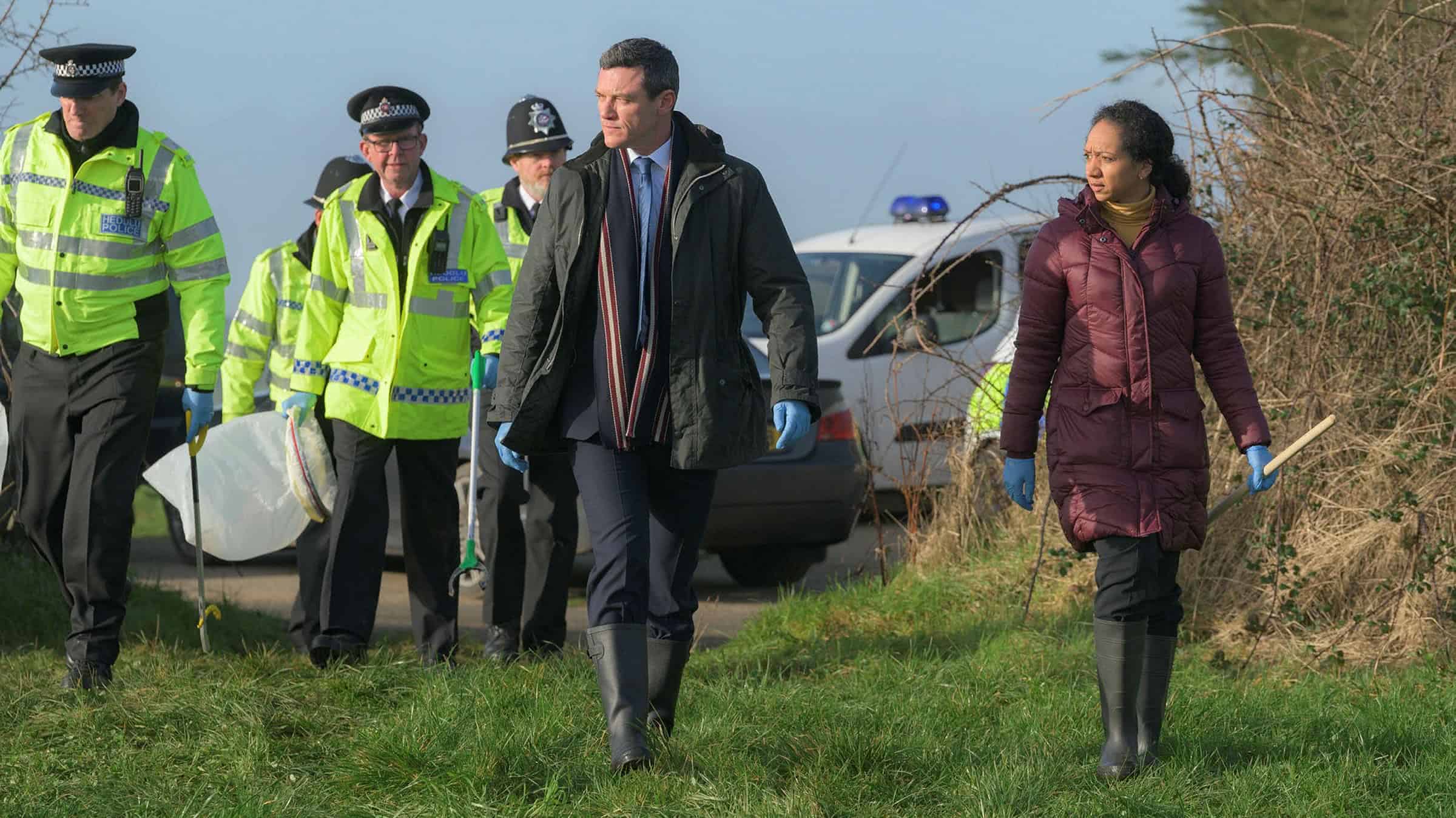 Nova série da BBC retratará brutal assassinato em Gales 1 Cena de Pembrokeshire Murders Divulgacao