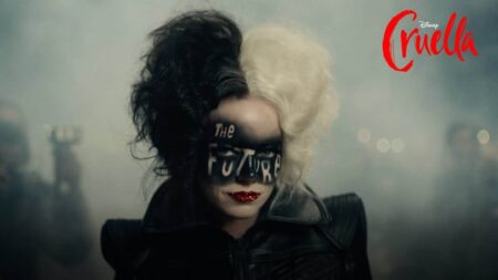 Cruella (Emma Stone) em Cruella (Reprodução)
