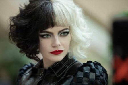 Cruella (Emma Stone) em Cruella (Reprodução)