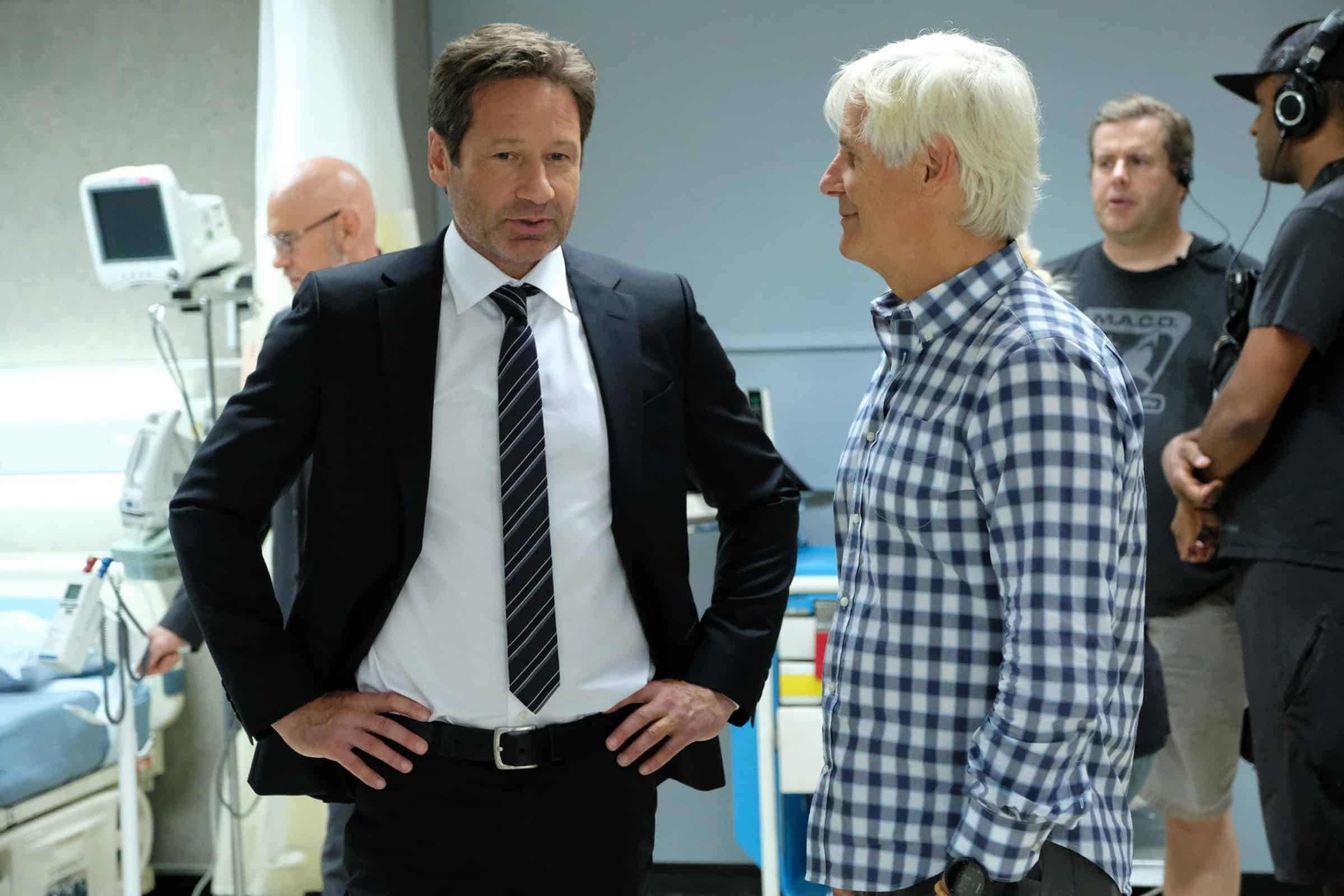 David Duchovny e Chris Carter durante filmagens de Arquivo X Divulgacao 1