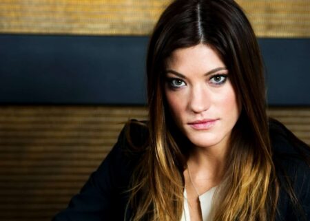 Debra não será fantasma em nova temporada de Dexter Debra (Jennifer Carpenter) em Dexter (Reprodução)