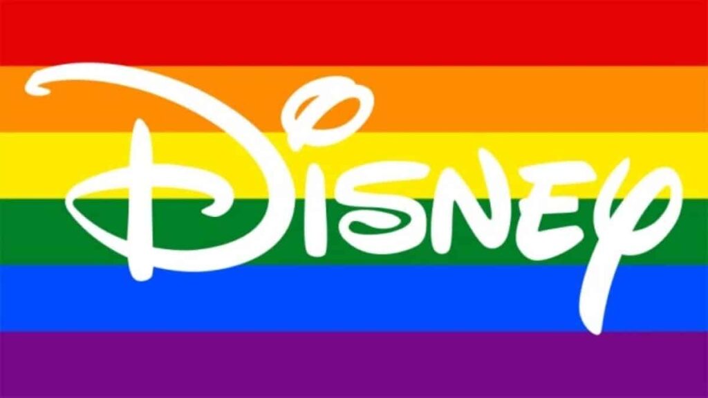 Executivo processa Disney por discriminação de orientação sexual Disney / Bandeira do Orgulho (Divulgação)